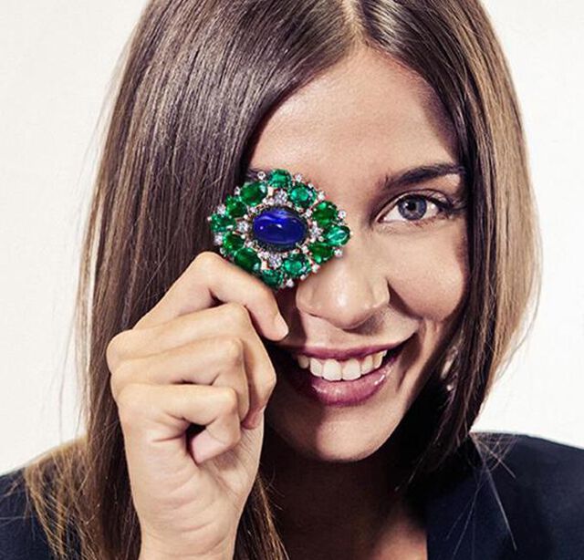 Modella con gioiello Bvlgari: conosci il dipartimento di Risorse Umane