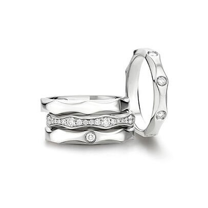 ブルガリのブライダルジュエリー エンゲージ リングとウェディング リング ブルガリのブライダルジュエリー エンゲージ リングとウェディング リング