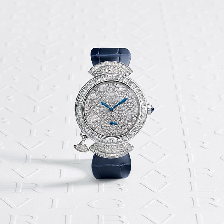 Reloj Divina Mosaica Minute Repeater con caja en oro blanco, esfera con diamantes y correa en piel de aligátor azul. Reloj Divina Mosaica Minute Repeater con caja en oro blanco, esfera con diamantes y correa en piel de aligátor azul.