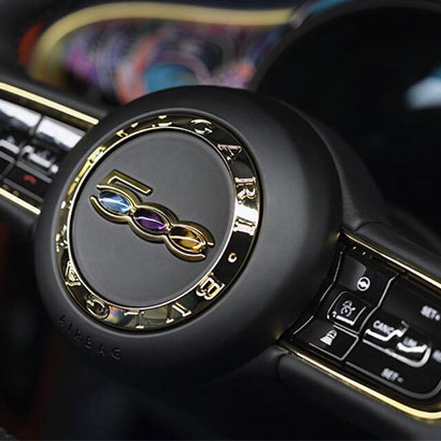 On the steering wheel a diamond-set logo embellished with a spectacular gem combination of amethyst, citrine and topaz