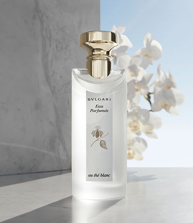Eau parfumée au the blanc. Creative shot.