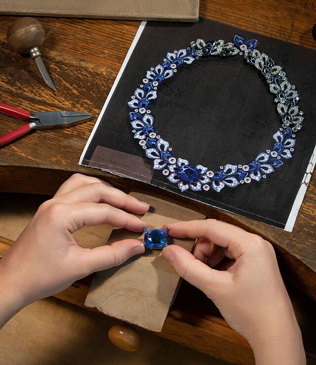 Making of the Bvlgari Magnificent Creations Blue Fantasy High Jewellery platinum necklace with sapphires and diamonds on a sketch.