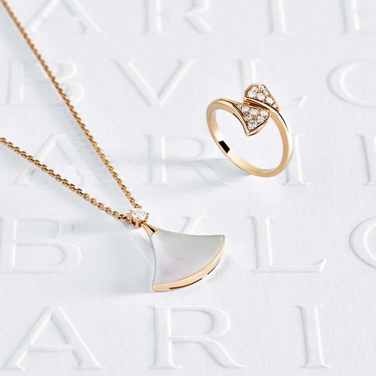 Divas’ Dream jewels. Creative shot. Divas’ Dream jewels. Creative shot.