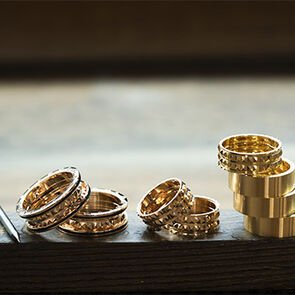 B.zero1 Rock rose gold rings with black ceramic inserts and parts of the same ring to be assembled.