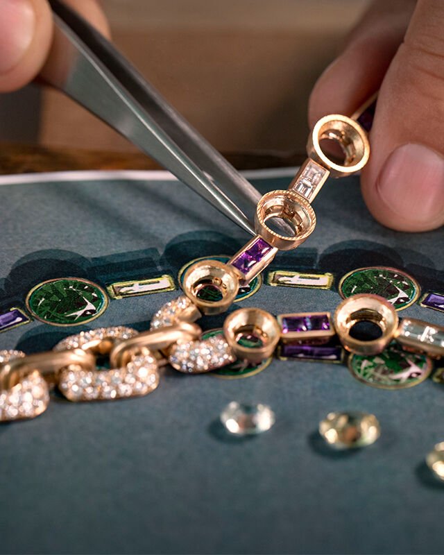 Making of the Eden Enchantment High Jewellery necklace with coloured gemstones, close up.