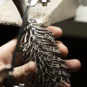 Tree with gold scale elements of the Serpenti Viper collection being cut by the craftsman. Tree with gold scale elements of the Serpenti Viper collection being cut by the craftsman.
