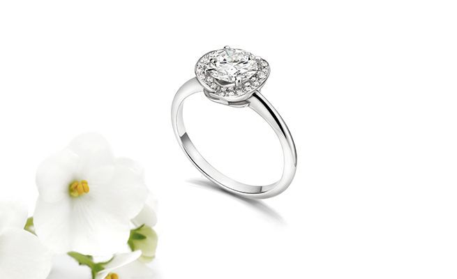 ブルガリのブライダルジュエリー エンゲージ リングとウェディング リング ブルガリのブライダルジュエリー エンゲージ リングとウェディング リング