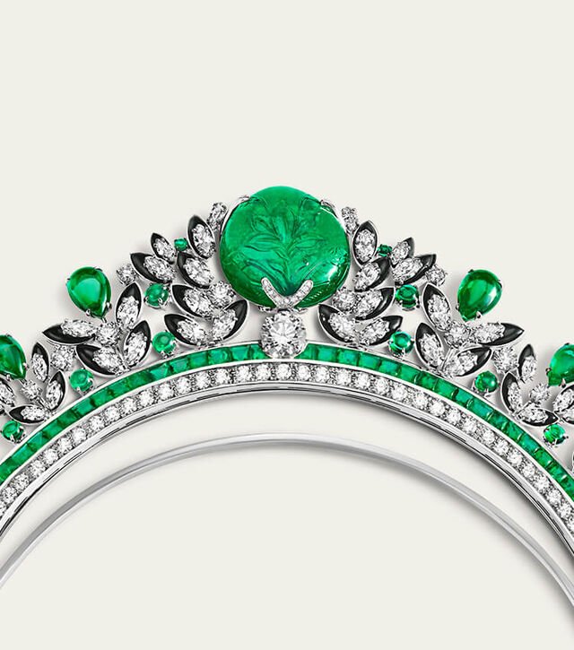 Eden High Jewellery platinum convertible tiara with emeralds and diamonds, Bulgari logo backdrop.