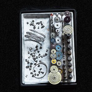 Serpenti Viper gold bracelet with diamonds and single elements to be assembled with crafting tools.