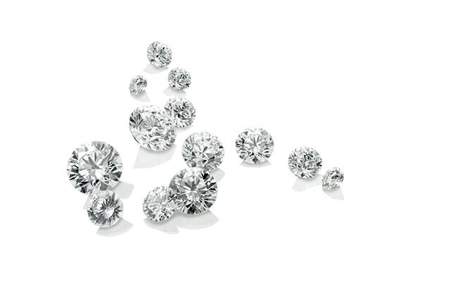 ブルガリのブライダルジュエリー エンゲージ リングとウェディング リング ブルガリのブライダルジュエリー エンゲージ リングとウェディング リング