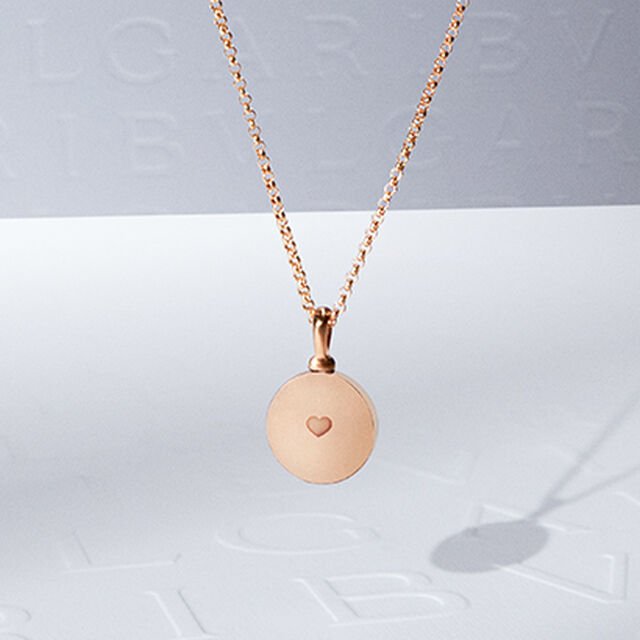 A personalised pendant necklace to represent Bulgari’s engraving service for the festive season.
