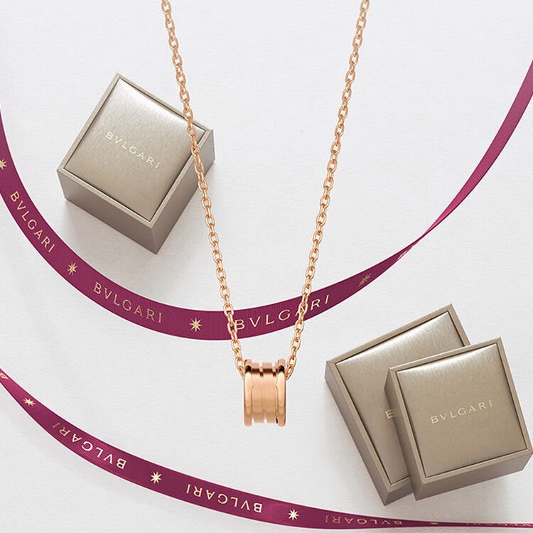 Bzero1 necklace in rose gold.