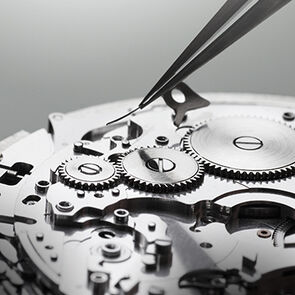 Making and assembling the Octo Finissimo Chrono GMT watch ultra-thin calibre, close-up.