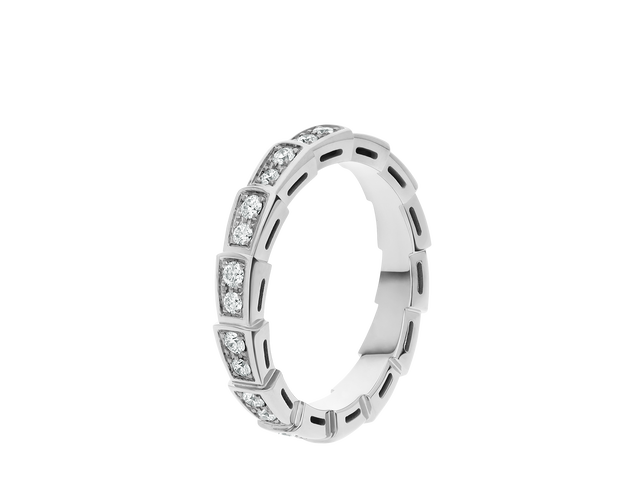 Serpenti wedding band in 18 kt white gold, set with full pavé diamonds.