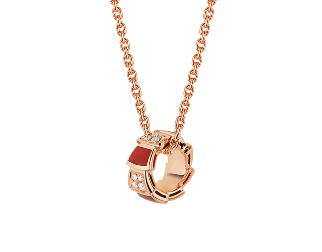 Serpenti Viper necklace with 18 kt rose gold chain and 18 kt rose gold pendant set with carnelian elements and demi pavé diamonds.