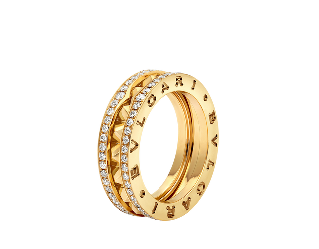 B.zero1 Rock one-band ring in 18 kt yellow gold with pavé diamonds.