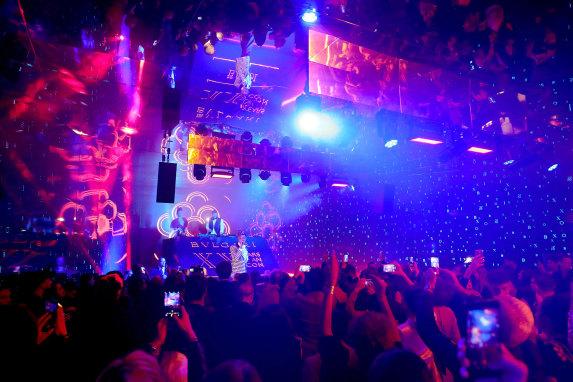 Ghali performing on the stage