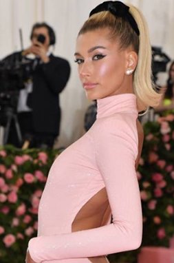 Model and newlywed Hailey Bieber, (IG @haileybieber, 19.3M) three pairs of stunning BVLGARI diamond studs, cascading up her ears at the 2019 Met Gala