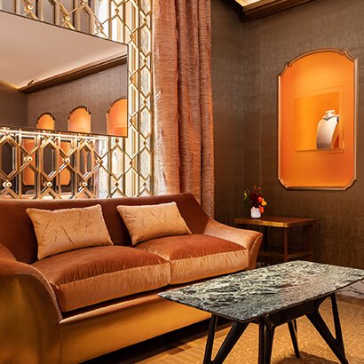 Private room with mesh in brass and steel on the ground floor of Bulgari's Place Vendôme store.
