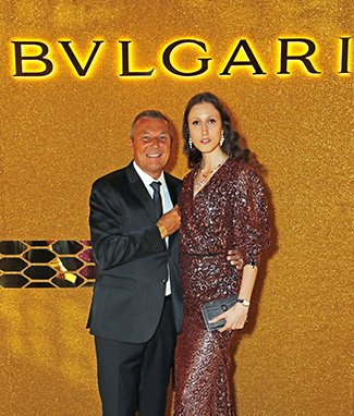 Jean-Christophe Babin and Anna Cleveland posing at the photocall