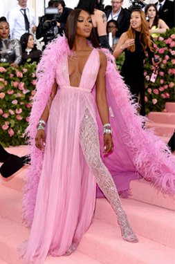 Naomi Campbell (IG @naomi, 7M) wore magnificent archival BVLGARI ruby and diamond jewels to this year’s Met Gala, paired with high jewelry earrings and bracelets. The stunning, standout diamond heritage bracelet (circa 1959) is a red carpet favorite